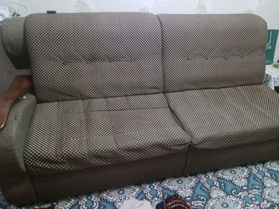 Продаём мебель кухонный угалок угалок для зала