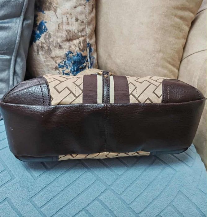 Geanta Tommy Hilfiger originală