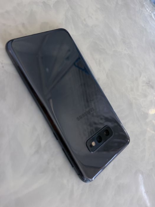 Samsung s10e сост отлично