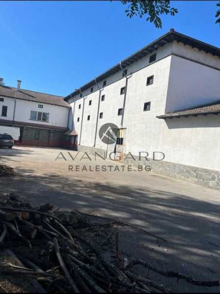 Продава се Къща в Пловдив, Прослав - 1952 кв.м за 384 €/кв.м - Снимка #2