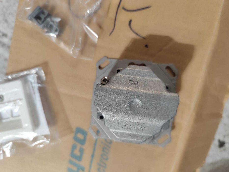 Priza perete date ingropata alba, 2x RJ45, cat6, ecranata, Tyco Amp