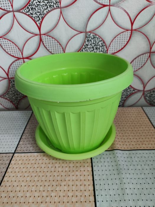 Продам горшки цветочные