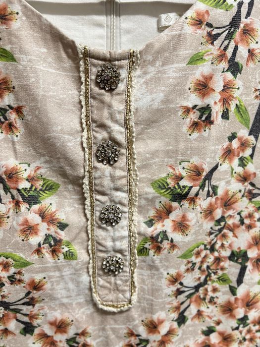 Рокля на цветя. …