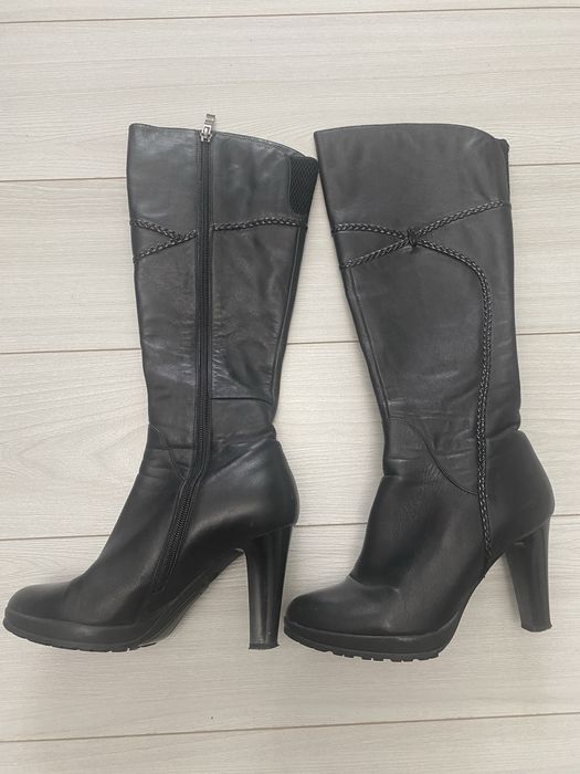 Демисезонные сапоги на каблуке