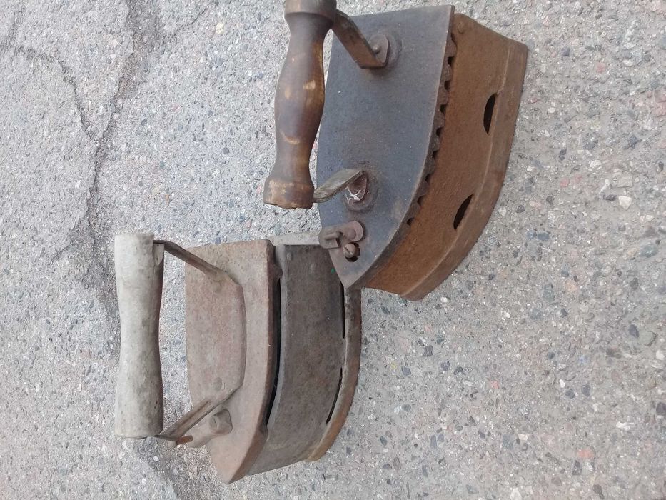 Чугунные утюги продам