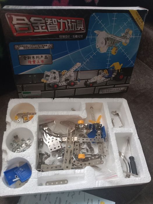 Продам железный конструктор