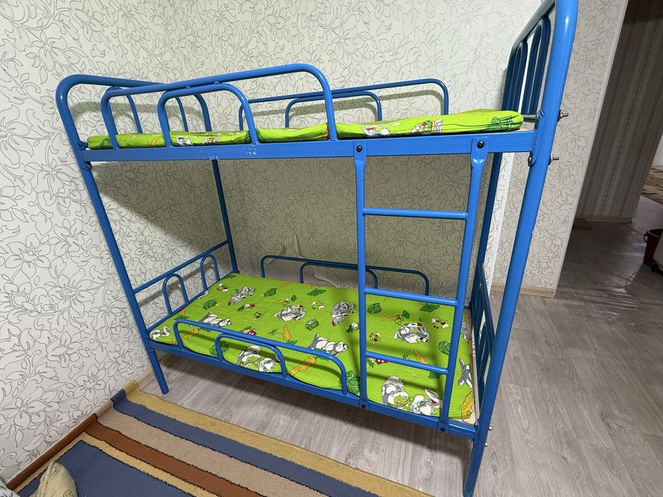 Двухярусная кровать