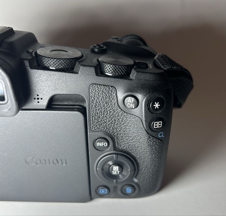 Фотоапарат Canon RP в перфектно съатояние, Много запазен