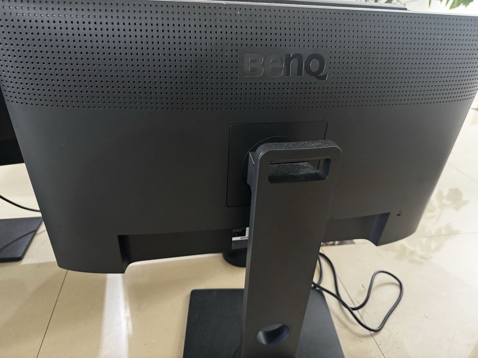 Monitor BenQ 27”