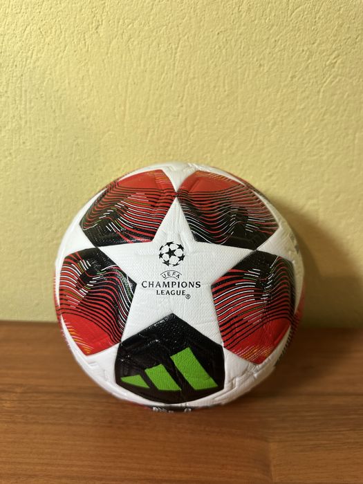 Футболна топка adidas official match ball