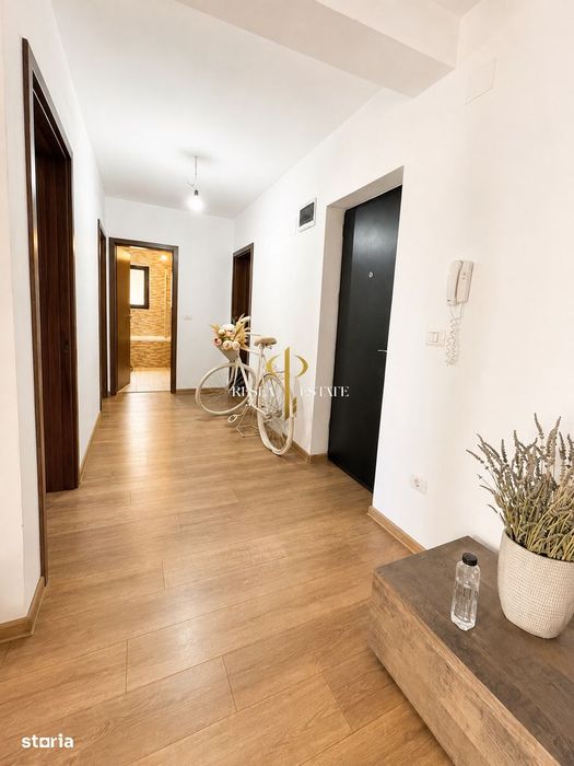 Apartament cu 3 camere - decomandat + pod | curte și parcare| Giroc