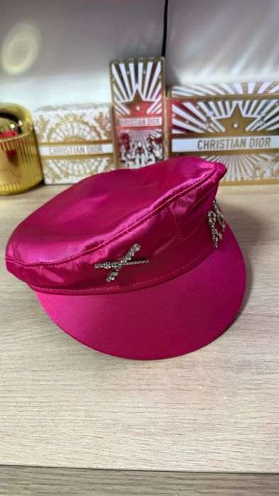 Шапки черни и розова