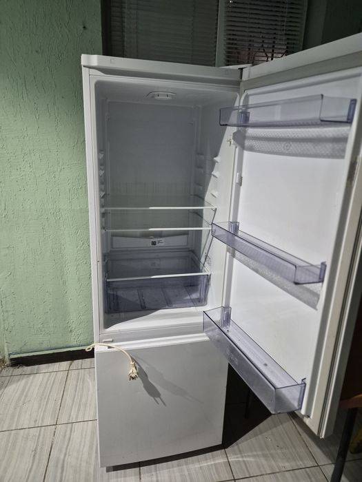 Белый  холодильник  Beko