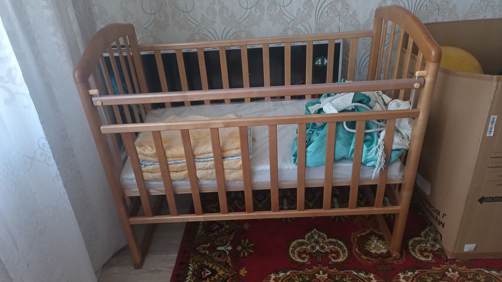 Продам манеж 30000. Новый