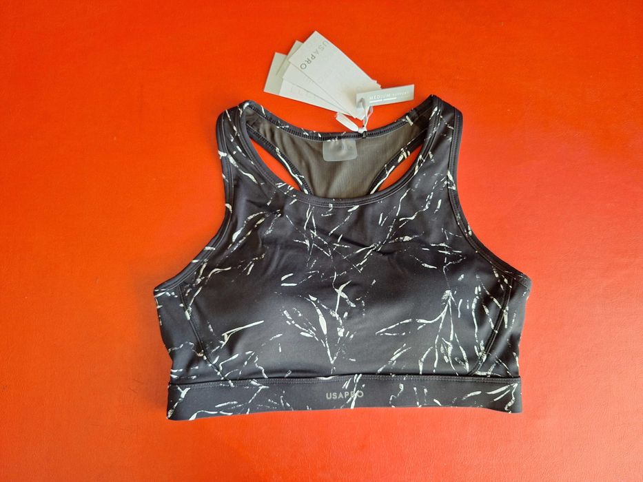 Оригинален спортен сутиен, чисто нов. Закупен във Великобритания.