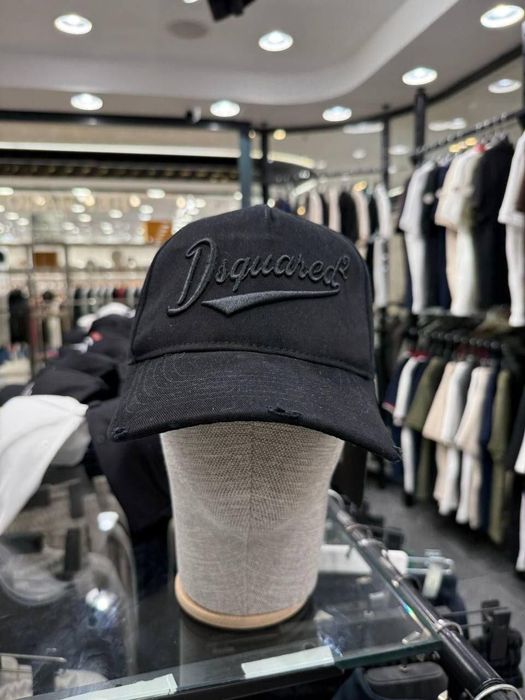 Шапки с козирка различни модели Dsquared