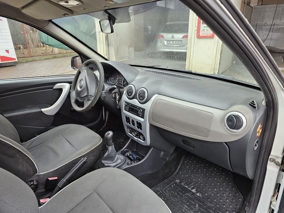 Vând Logan 2013, 1.2 benzina. Varianta cu A.C. și servo.