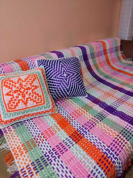 Плед и подушечки