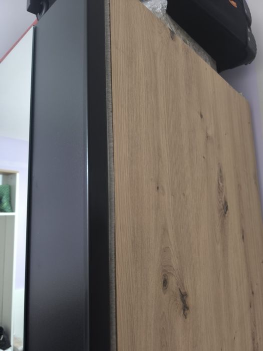 Гардероб с плъзгащи врати с механизъм за плавно затваряне Hettich