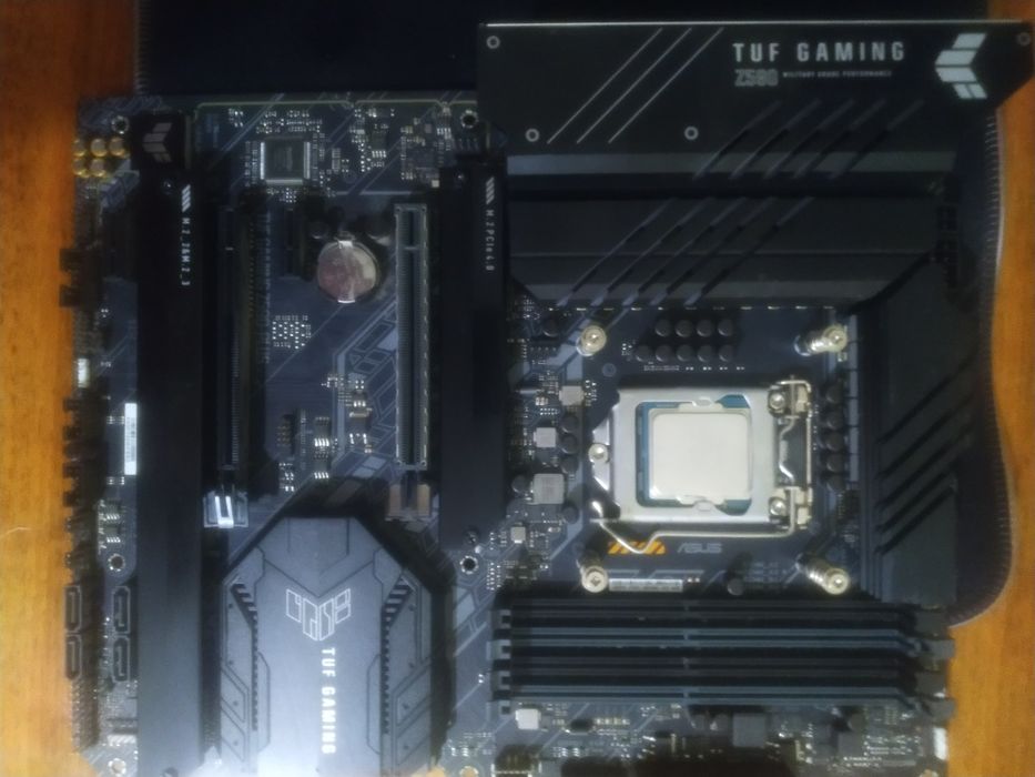 Продам материнскую плату ASUS TUF GAMING Z590
