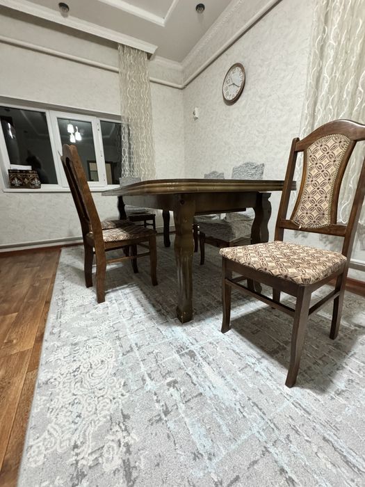 Продается стол стулья