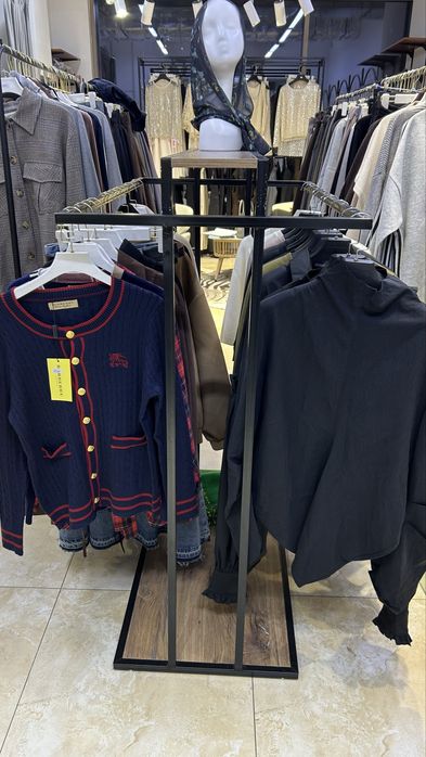 Продается рейл для одежды