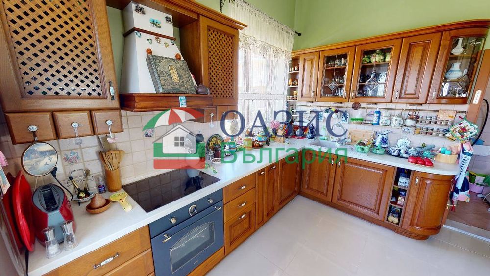 Къща с 4 спални 264 кв.м., в село. Кошарица, България, 385 000 евро