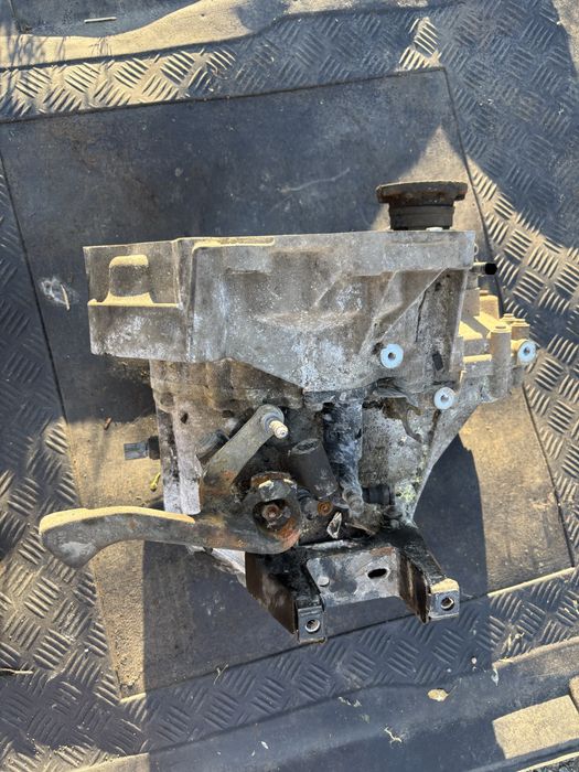 cutie JVS vw polo 9N  manuala 5trepte motor 1.2 benzina cod BZG