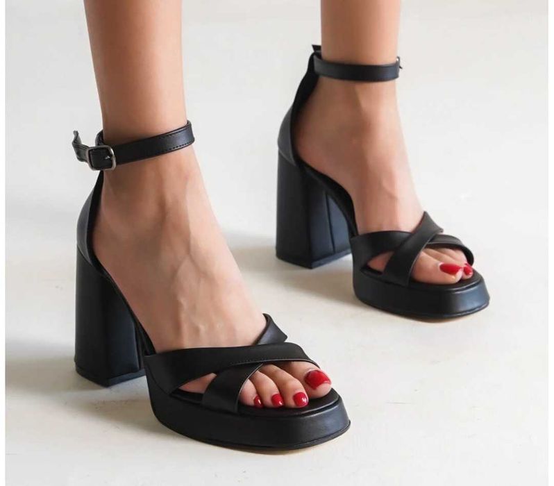 Дамски обувки с ток / сандали