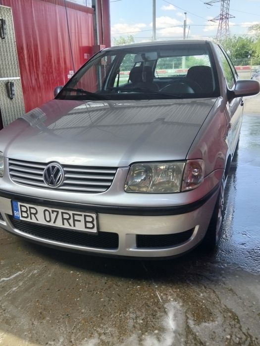 VOLKSWAGEN Polo