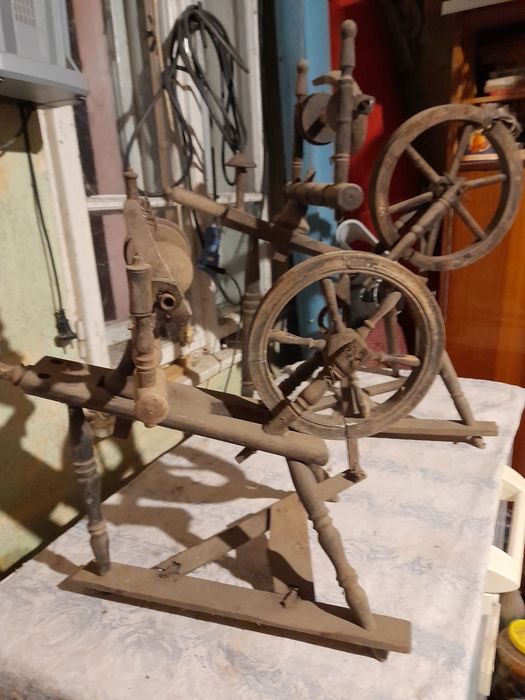 Mașină de tors mare și mică