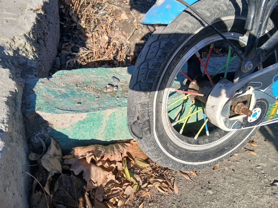 Bolalar velosipedi sotiladi