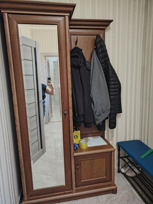 Шкаф в прихожую б/у