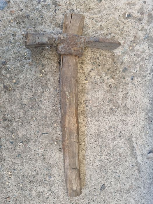 Топоры,молоток,кирка