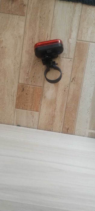 Продавам задна светлина за велосипед