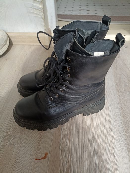 Продам кожаные зимние ботинки