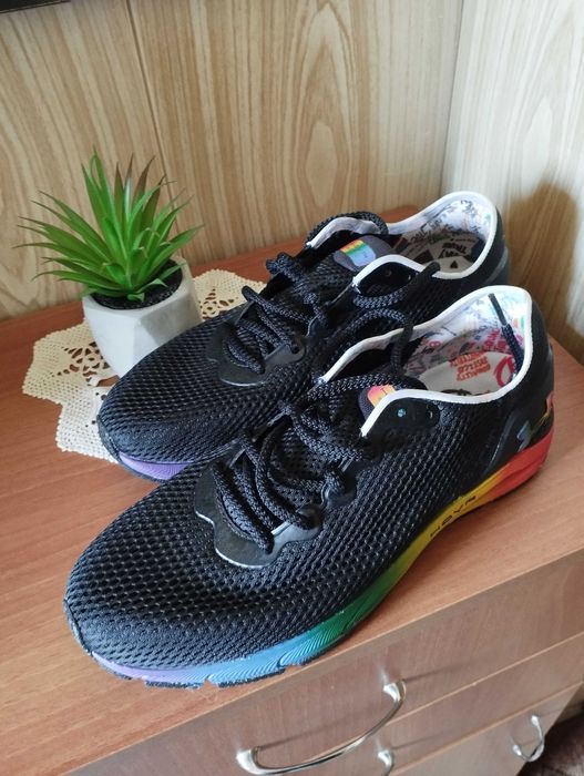 Продавам дамски маратонки