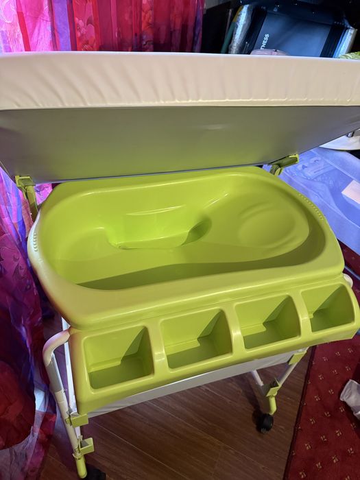 Продам детскую ванночку с пеленальным столиком
