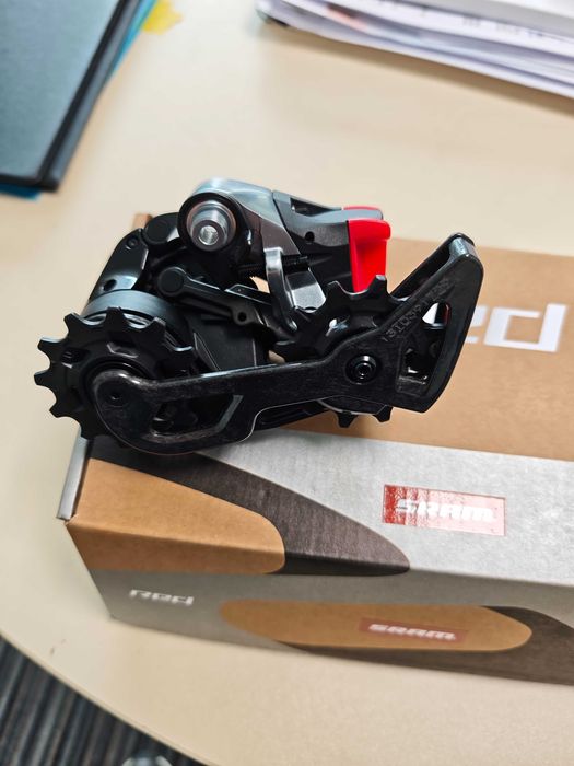 Дерайльор заден SRAM RED AXS E D1 max 33t нов