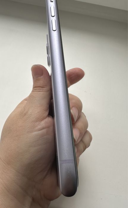 Продам 11 айфон 64 gb.