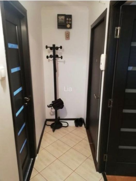 Central, garsoniera decomandată