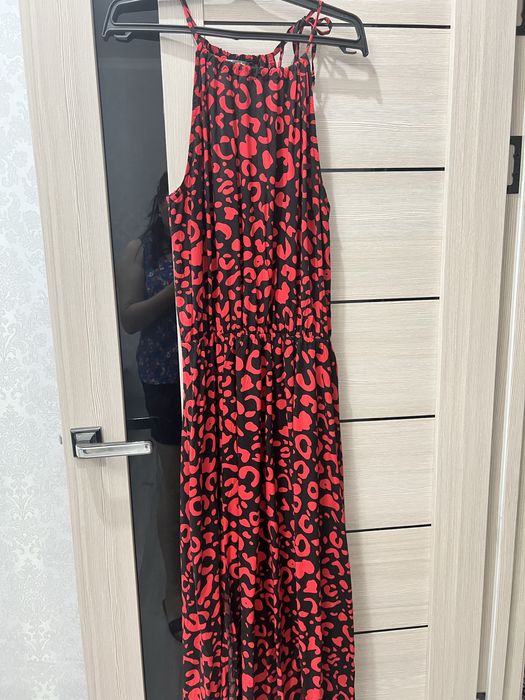 Продам женские платья