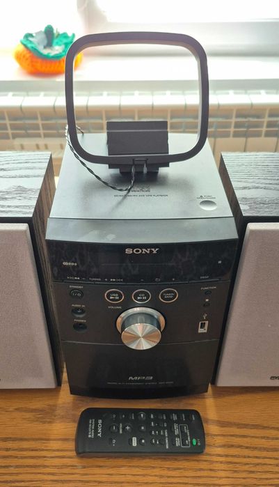 Sony CMT-EH25 Micro Hi-Fi CD/MP3, USB, radio, casetofon + 2 boxe și telecomandă