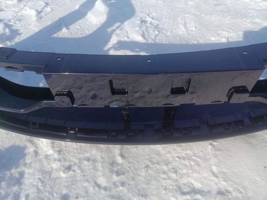 Продам бампер hongqi E-GM5