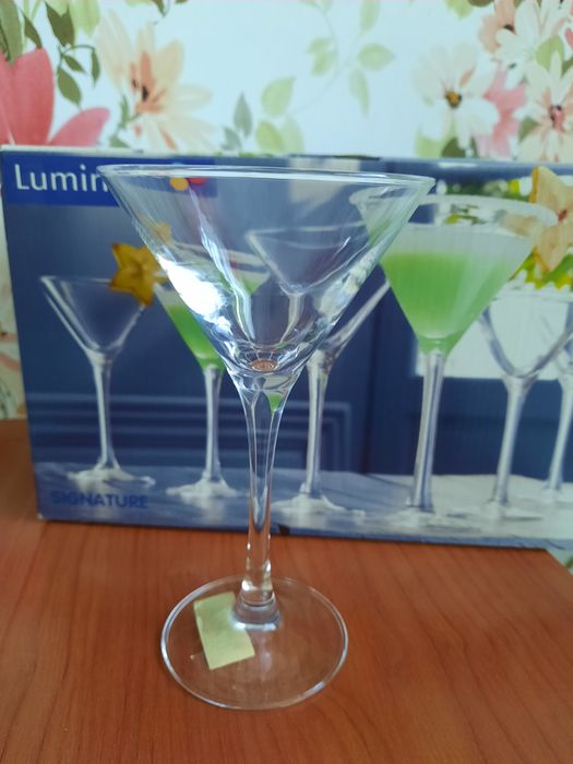 Продам бокалы под мартини.