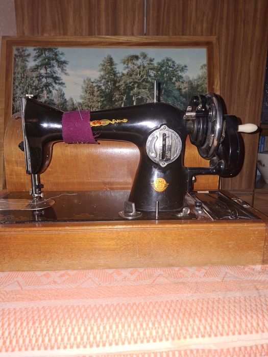 Швейная машинка ручная.