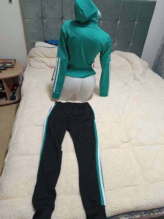 Trening complet Adidas 2 modele, unul de femei unul bărbați