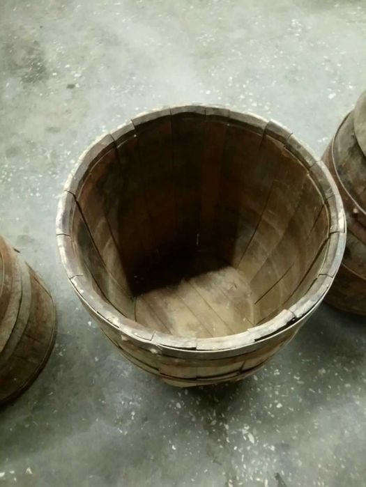 Деревянные бочки б.у. состояние рабочее, для солений и вина.