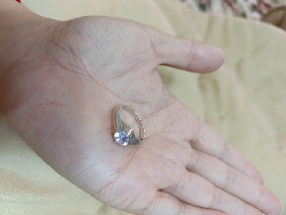 Kumush uzuklar sotiladi