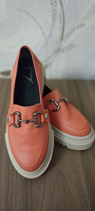 Лоферы кожаные новые